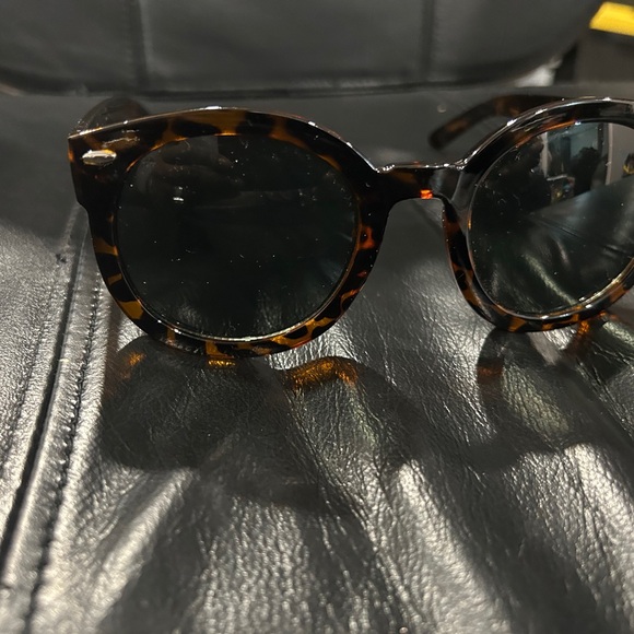 ZeroUV Tortoise Shell Cat-Eye Sunglasses - Picture 10 of 10